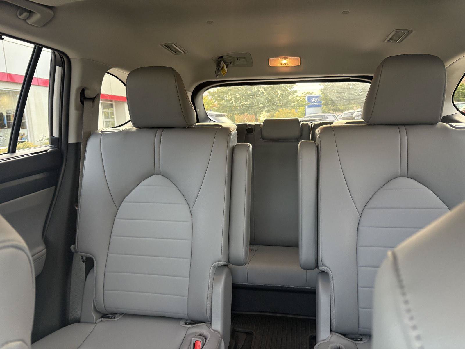 Used 2025 Toyota Highlander XLE AWD/4WD image 21