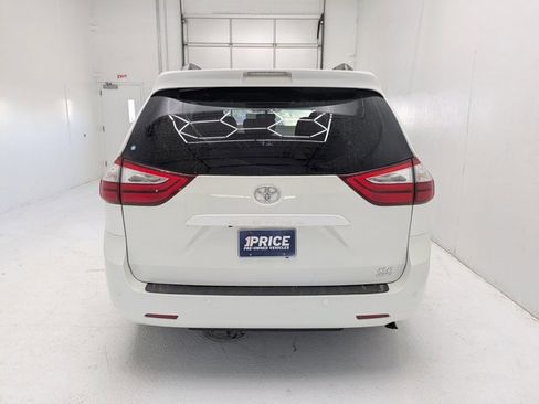 Used 2017 Toyota Sienna XLE w/ XLE Navigation Package image 7