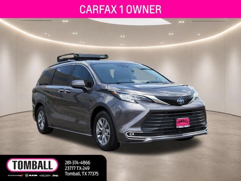 Used 2022 Toyota Sienna XLE FWD image 1