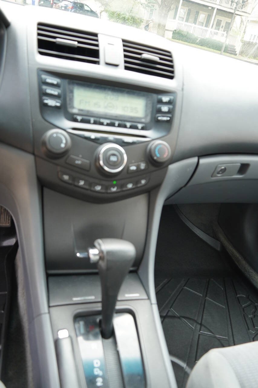 Used 2005 Honda Accord LX image 17