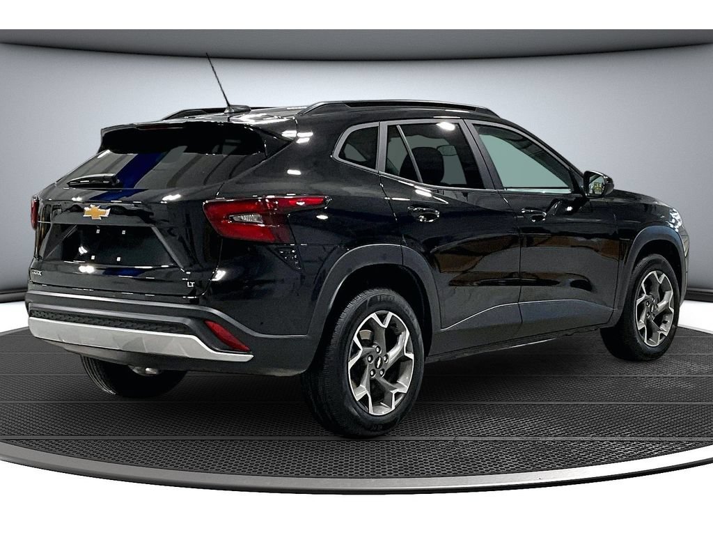 Used 2025 Chevrolet Trax LT FWD image 17