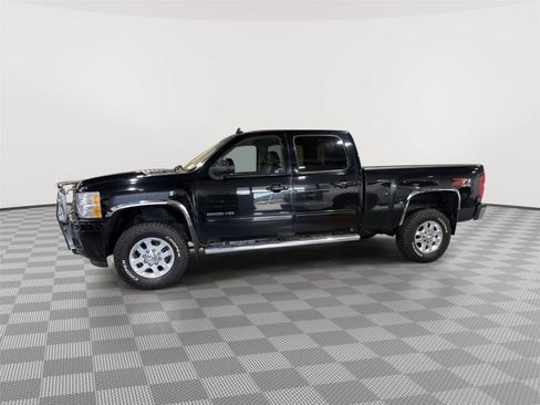Used 2013 Chevrolet Silverado 2500 LT w/ Z71 Appearance Package AWD/4WD image 2