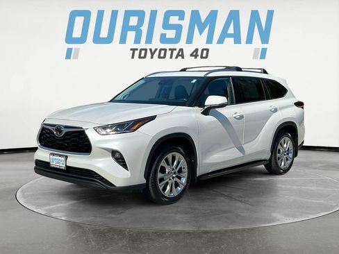Used 2024 Toyota Highlander Limited AWD/4WD image 3