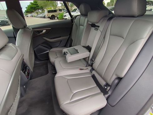 Used 2019 Audi Q8 Premium Plus w/ Premium Plus image 14