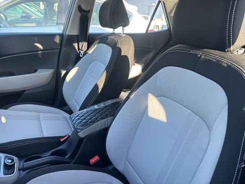 Used 2023 Hyundai Venue SEL w/ Cargo Package image 12