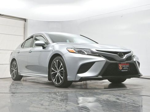 Used 2020 Toyota Camry SE FWD image 27