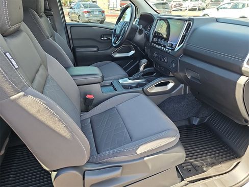 Used 2025 Nissan Frontier SV image 10