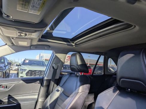 Used 2023 Toyota RAV4 XLE Premium image 27