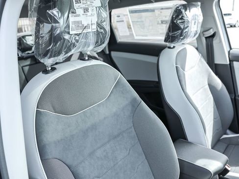 New 2025 Volkswagen Taos SE image 43