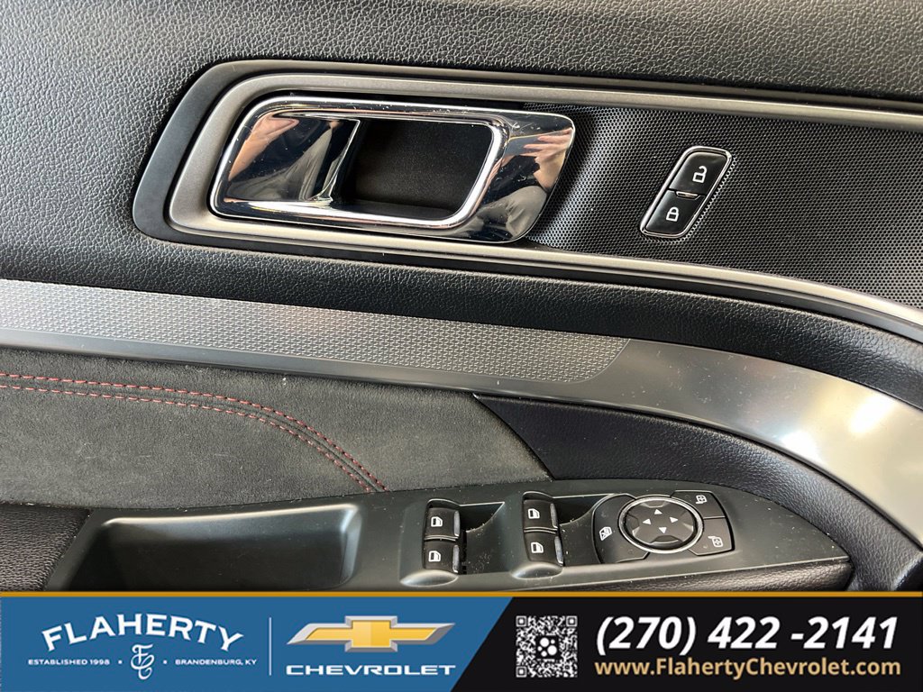 Used 2018 Ford Explorer XLT w/ Equipment Group 202A AWD/4WD image 23