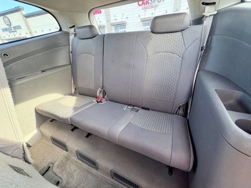 Used 2011 Chevrolet Traverse LS image 22