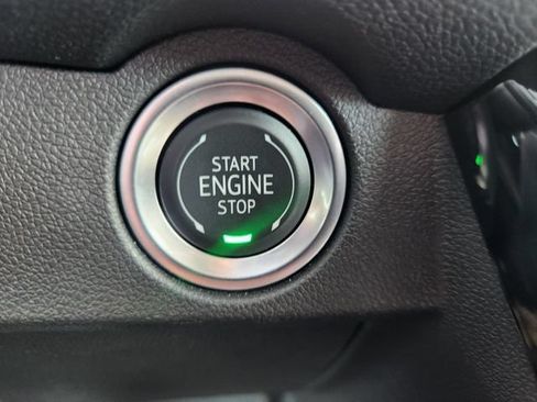 Used 2025 Chevrolet Traverse LT w/ Driver Confidence Package FWD image 18
