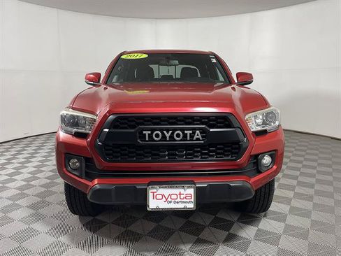 Used 2017 Toyota Tacoma TRD Off-Road w/ Premium & Technology Package AWD/4WD image 2