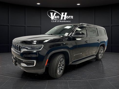 Used 2022 Jeep Wagoneer Series III AWD/4WD image 3