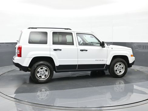 Used 2016 Jeep Patriot Sport AWD/4WD image 5