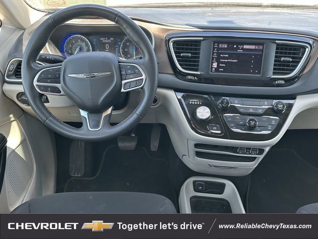 Used 2022 Chrysler Voyager LX FWD image 11