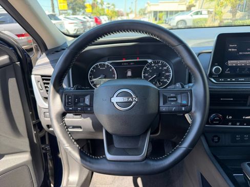 Used 2025 Nissan Rogue SV FWD image 30