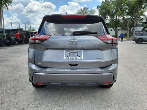 Used 2025 Nissan Rogue SL w/ Tech Package FWD image 8