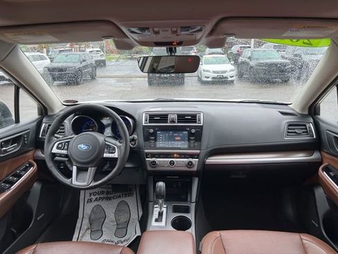 Used 2017 Subaru Outback 2.5i Touring w/ Popular Package #5A AWD/4WD image 17