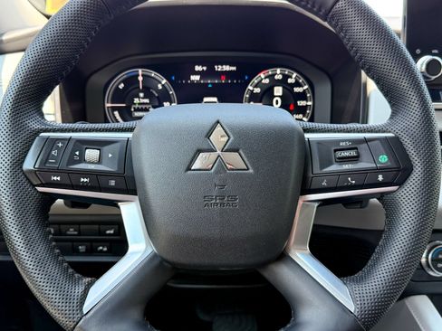 Used 2023 Mitsubishi Outlander SEL AWD/4WD image 50