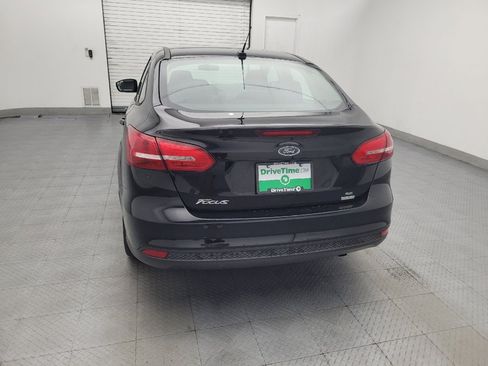 Used 2018 Ford Focus SE w/ SE Appearance Package FWD image 6