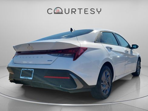 New 2026 Hyundai Elantra Blue image 5