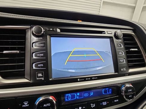 Used 2016 Toyota Highlander Limited FWD image 19