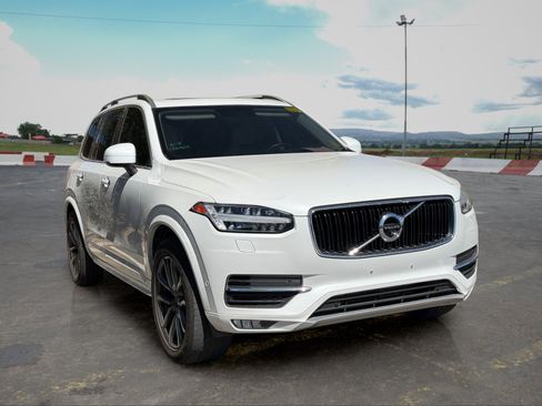 Used 2019 Volvo XC90 T5 Momentum w/ Advanced Package AWD/4WD image 2