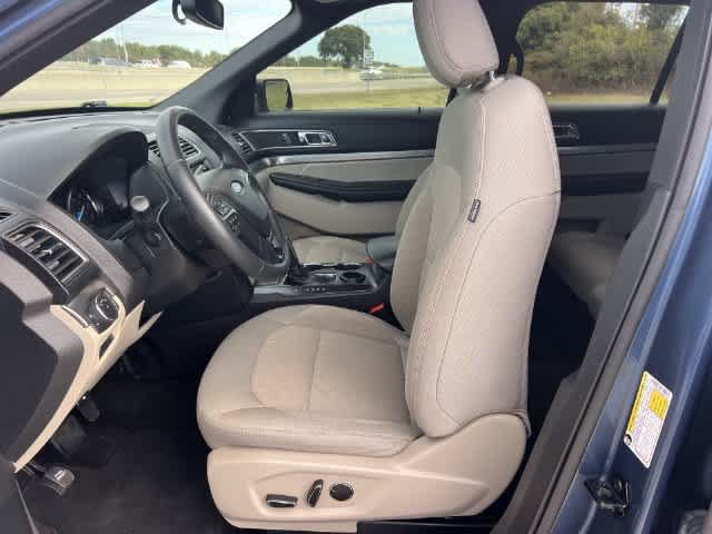 Used 2018 Ford Explorer XLT w/ Equipment Group 201A FWD image 11