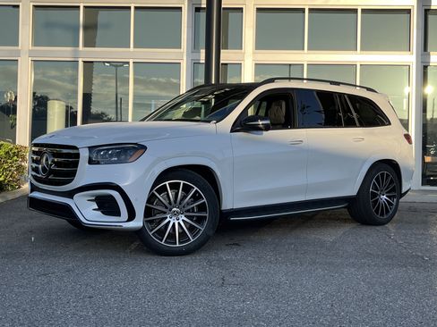 New 2026 Mercedes-Benz GLS 580 4MATIC image 2