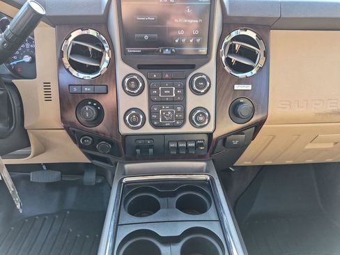 Used 2015 Ford F250 Lariat w/ Lariat Interior Package AWD/4WD image 25