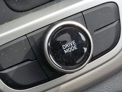 Used 2023 Hyundai Venue SEL image 24