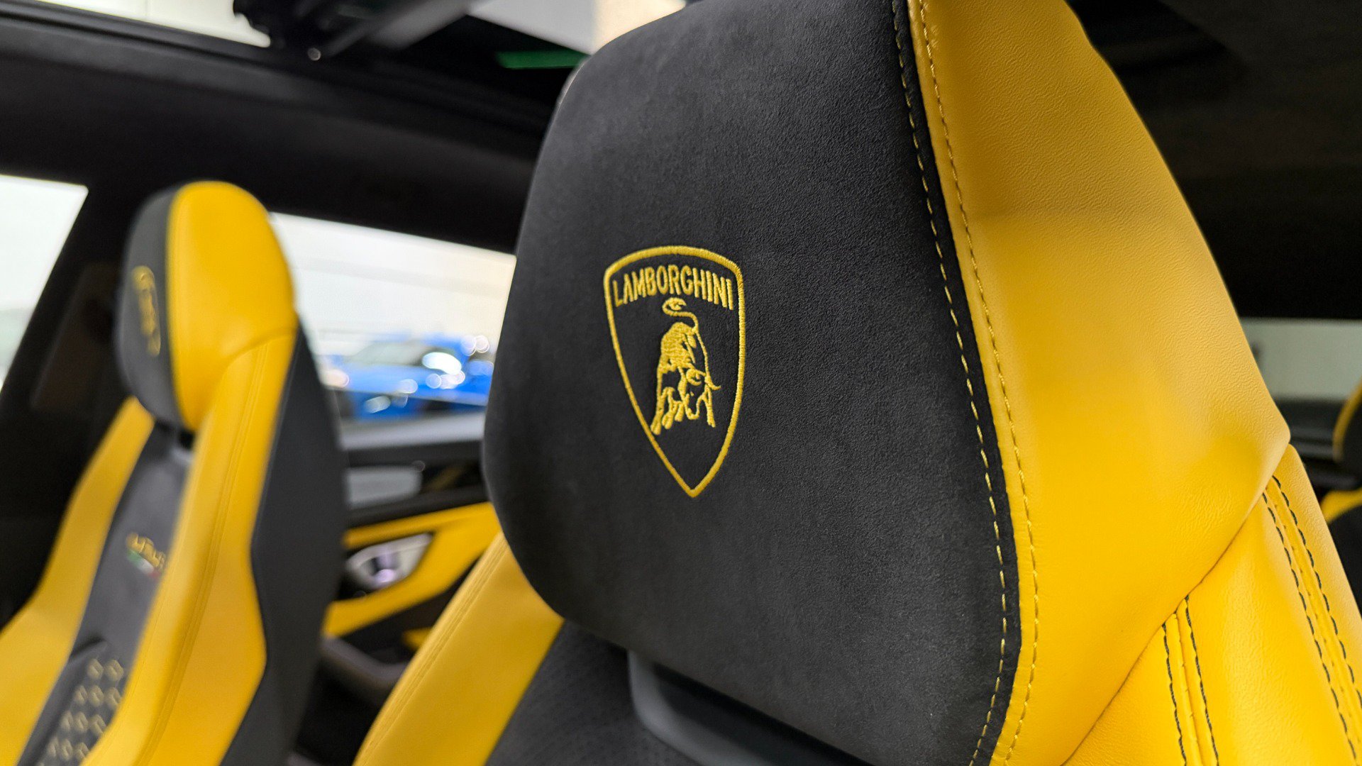 Used 2022 Lamborghini Urus AWD/4WD image 46