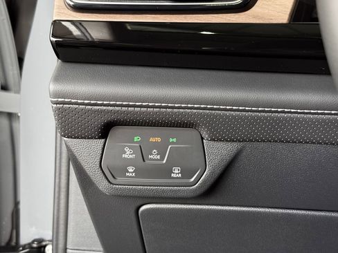 New 2026 Volkswagen Atlas SE FWD image 19