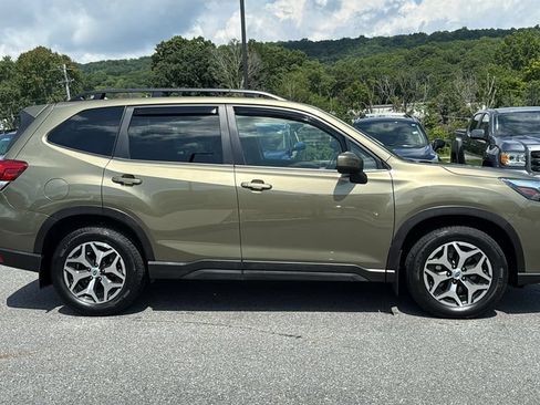 Certified 2022 Subaru Forester Premium AWD/4WD image 5