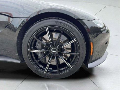 Used 2022 Aston Martin V8 Vantage Roadster RWD image 48