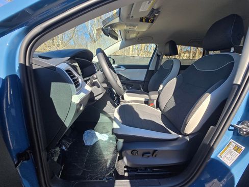 New 2026 Volkswagen Taos SE image 14