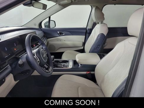 Used 2025 Kia Carnival EX image 13