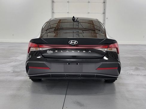 Used 2024 Hyundai Elantra SEL FWD image 8