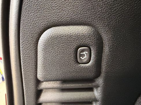 Used 2018 Jeep Grand Cherokee Limited image 11