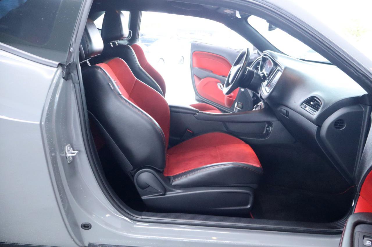 Used 2018 Dodge Challenger R/T Scat Pack w/ Dynamics Package RWD image 34