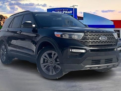 Used 2022 Ford Explorer XLT w/ Equipment Group 202A image 1