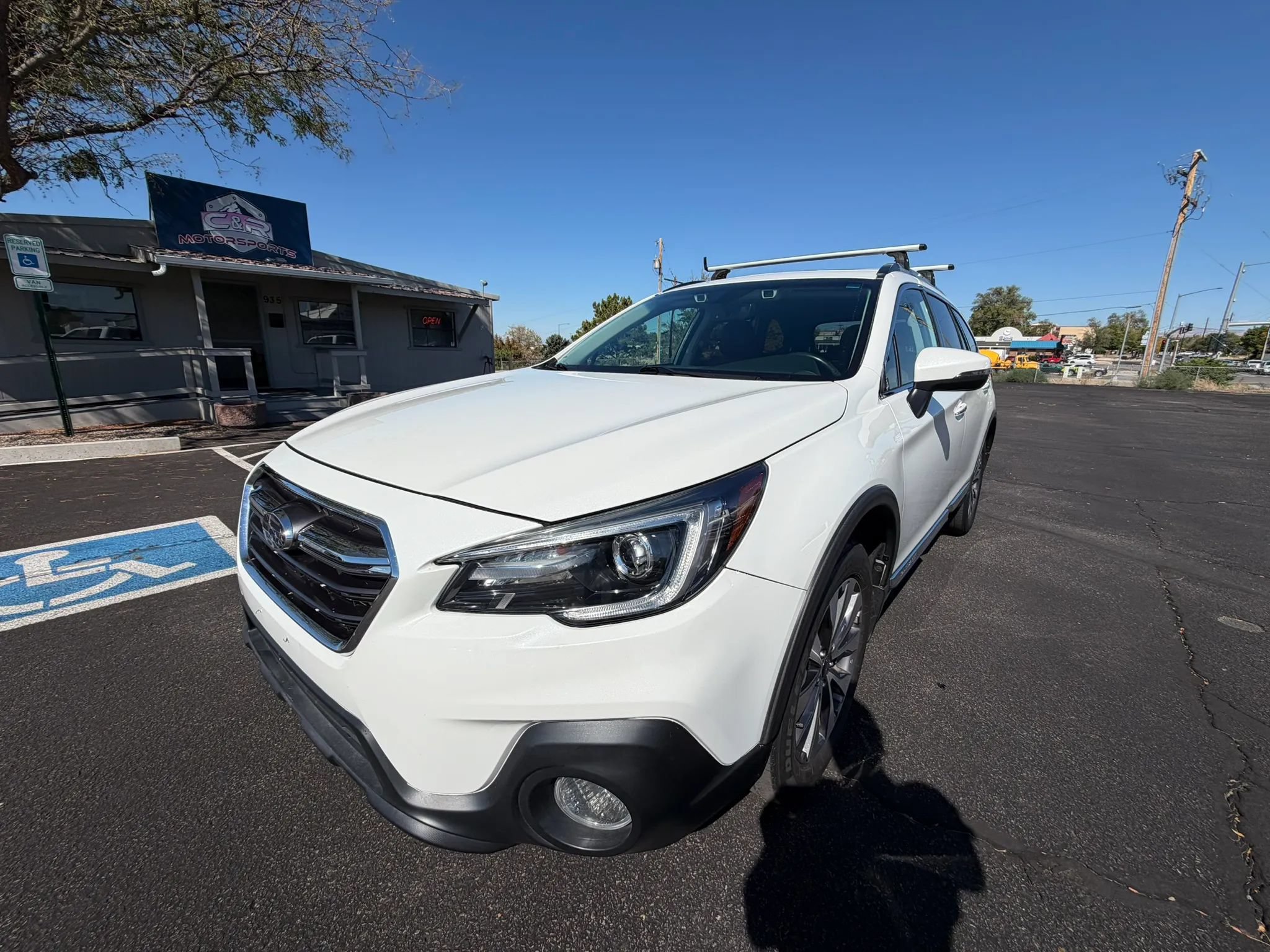 Used 2019 Subaru Outback 2.5i Touring AWD/4WD image 2