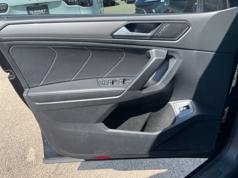 Used 2022 Volkswagen Tiguan SE w/ Panoramic Sunroof Package AWD/4WD image 43