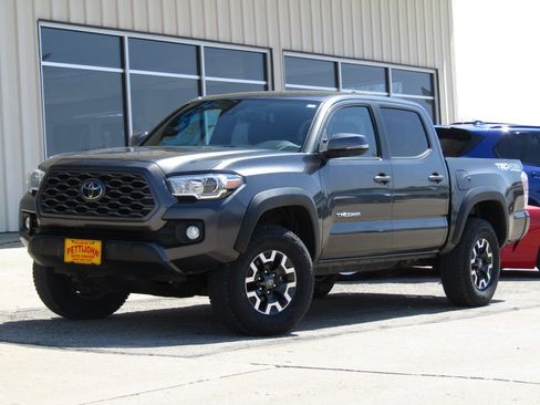Used 2022 Toyota Tacoma TRD Off-Road w/ Technology Package image 12