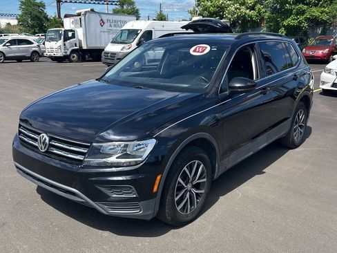 Used 2019 Volkswagen Tiguan SE w/ Panoramic Sunroof Package FWD image 3