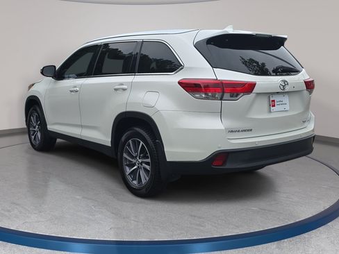 Used 2019 Toyota Highlander XLE AWD/4WD image 7