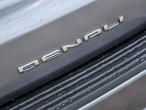 Used 2022 GMC Yukon Denali AWD/4WD image 8