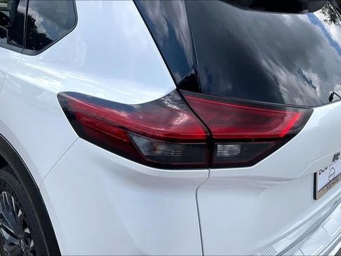Used 2025 Nissan Rogue Platinum FWD image 28