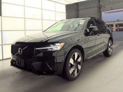 Used 2024 Volvo XC60 T8 Plus w/ Protection Package Premier AWD/4WD image 29